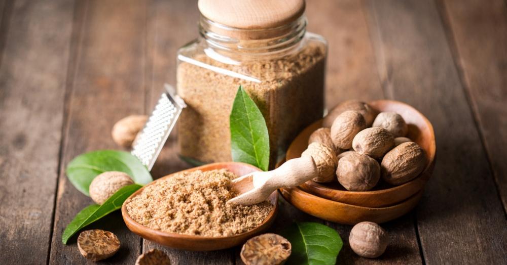 ஜாதிக்காய் : பலன்கள் மற்றும் உபாதைகள் பற்றித் தெரிந்து கொள்ளுங்கள்! (Benefits Of Nutmeg (Jathikai) In Tamil)