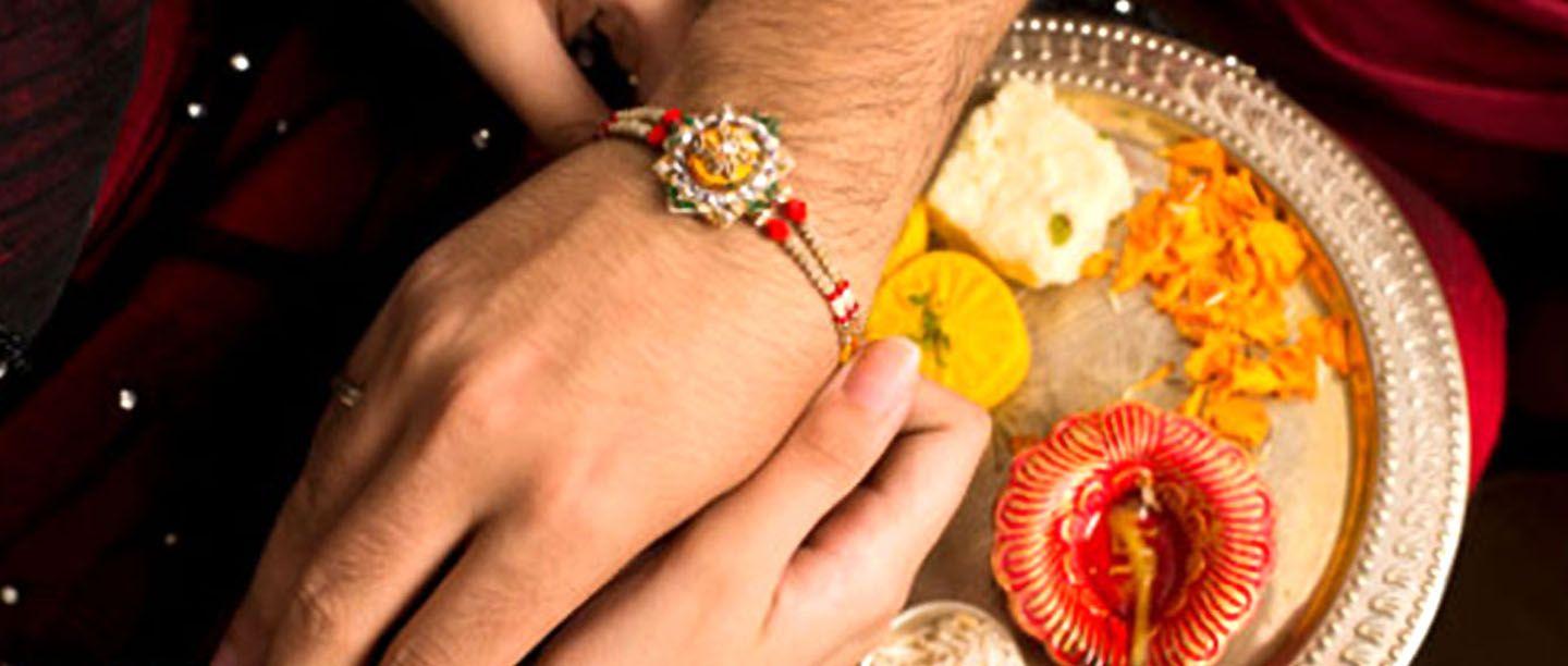 ரக்ஷா பந்தனுக்கு கொடுக்க சில சுவாரசியமான பரிசுகள்! (Raksha Bandhan Gift Ideas In Tamil)