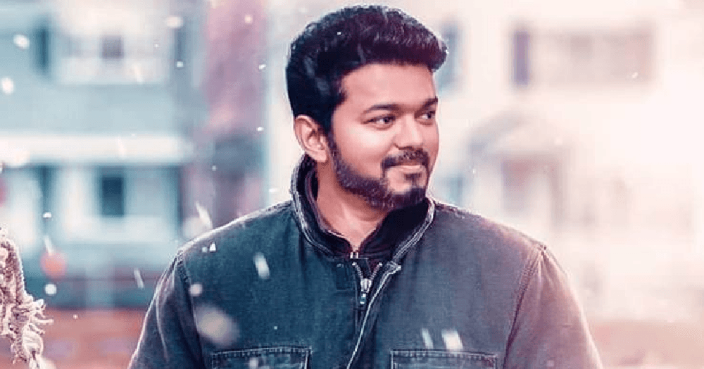 எதிர்பாராமல் விழுந்த வேலி &#8211; துரிதமாக செயல்பட்டு ரசிகர்களை காப்பாற்றிய விஜய்! வைரலாகும் வீடியோ !